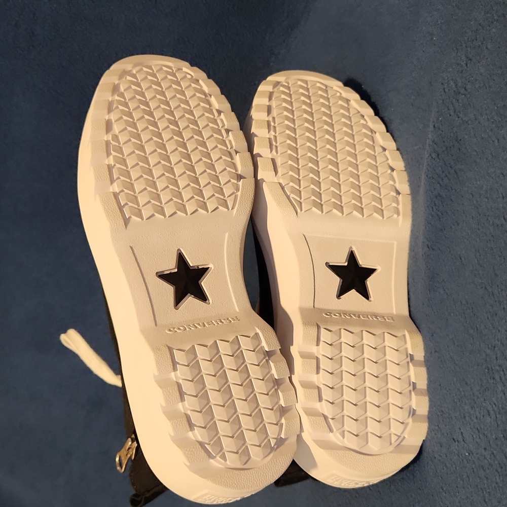 CONVERSE KIDS Black High-Top Sneakers with White Soles Size 2. - Picture 6 of 9